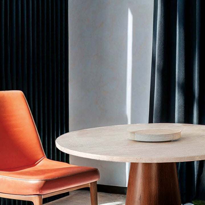 Table en travertin et bois, alliant textures naturelles et design intemporel, parfaite pour un intérieur chaleureux et élégant.