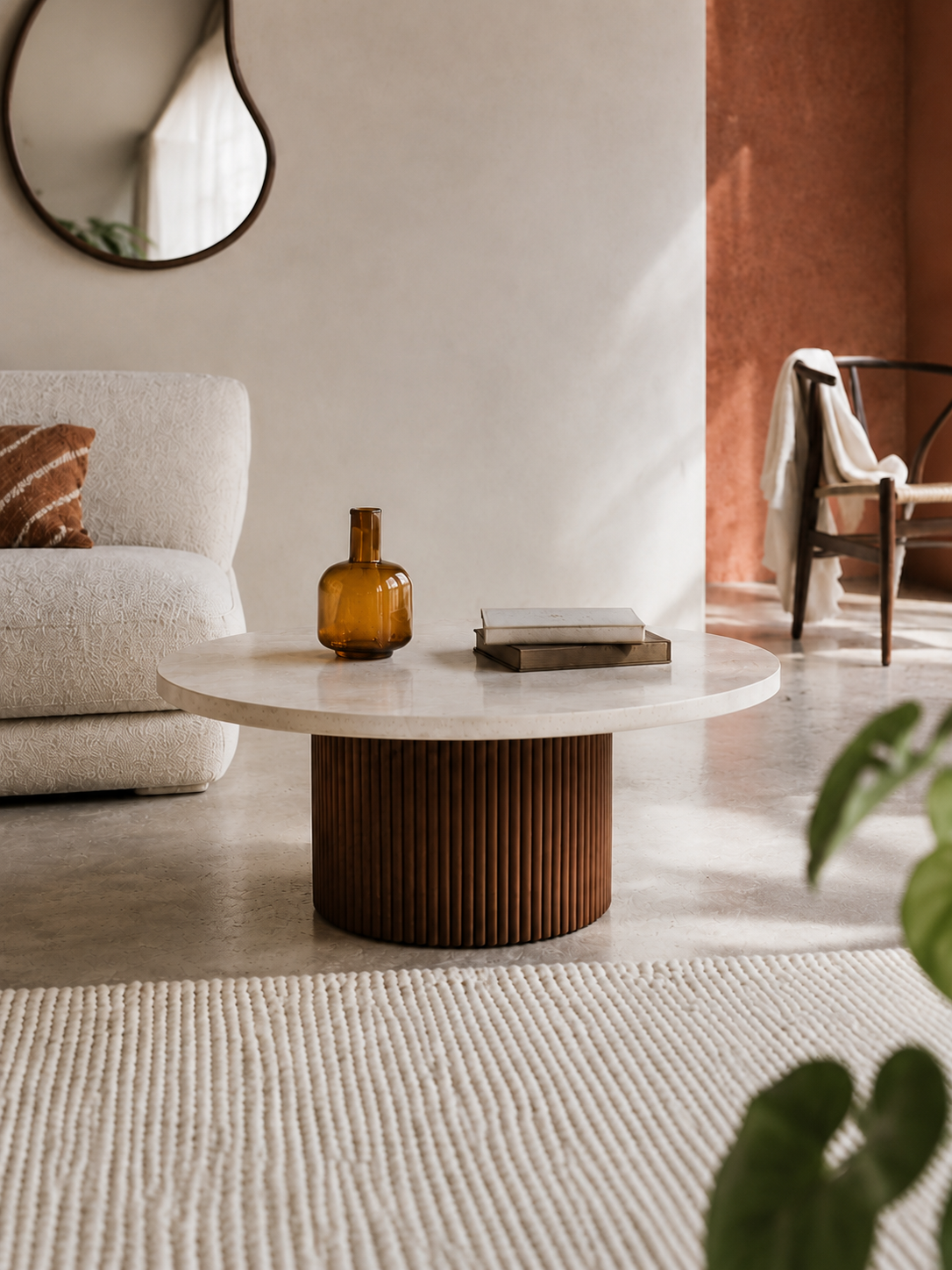Dahlia - Table basse ronde en travertin et bois massif