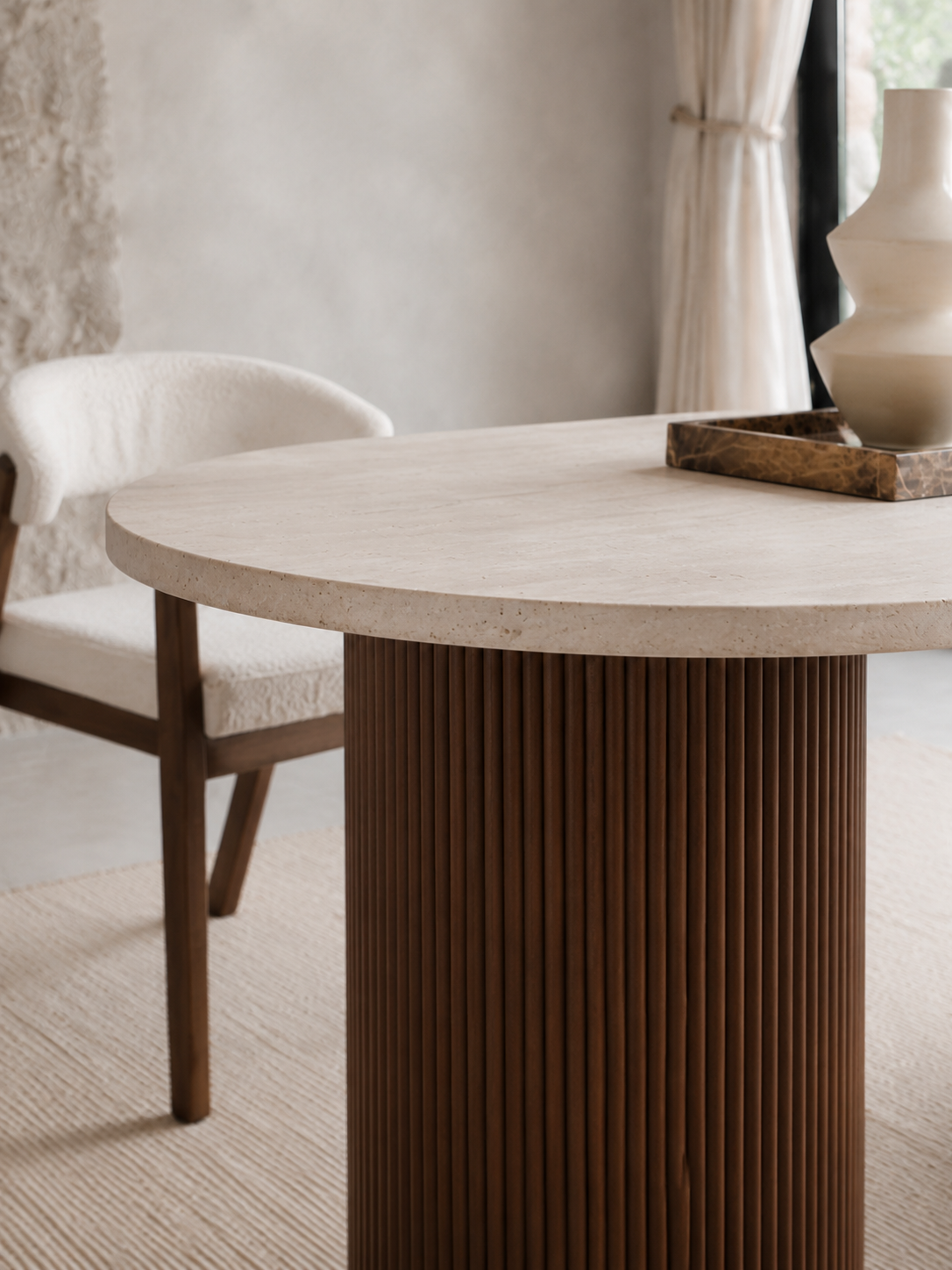 Soraya - Table à manger ovale en travertin et bois